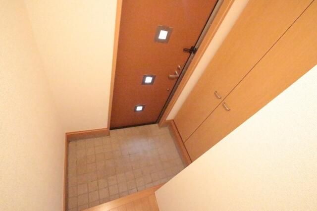 ��ʌ��������܎s�΋摾�c�E�R���ڂ̃e���X�n�E�X�̌���