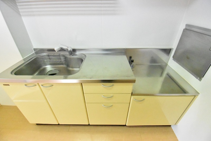 ��ʌ�����s�˒˓��Q���ڂ̃A�p�[�g�̃L�b�`��