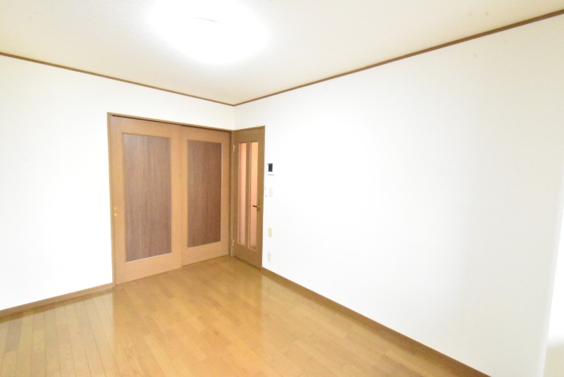 ��ʌ�����s�˒˓��S���ڂ̃A�p�[�g�̋����E���r���O