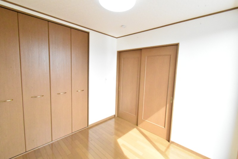 ��ʌ�����s�˒˓��S���ڂ̃A�p�[�g�̐Q��