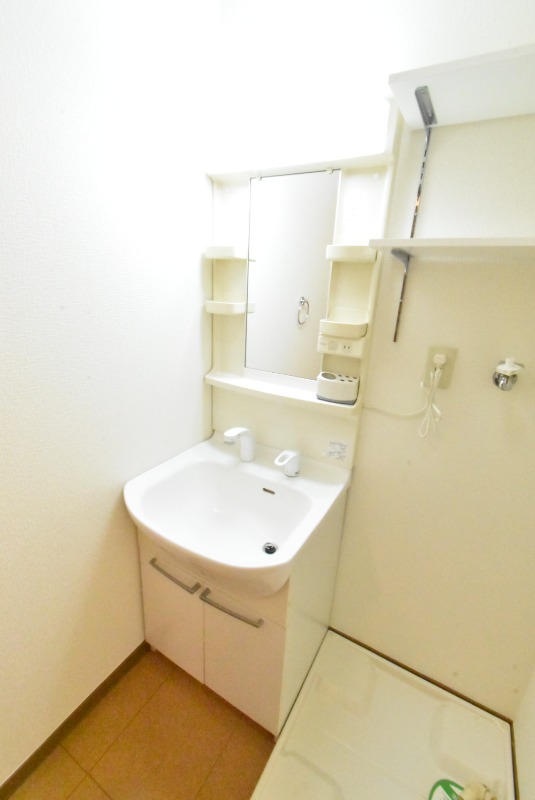 ��ʌ�����s�˒˓��S���ڂ̃A�p�[�g�̐��ʏ�