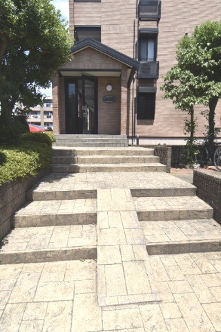 ��ʌ��������܎s��{��O���Q���ڂ̃A�p�[�g�̃G���g�����X