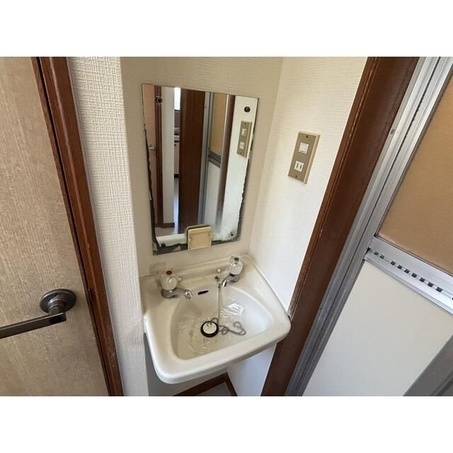 ��ʌ�����s�厚������̃A�p�[�g�̐��ʏ�