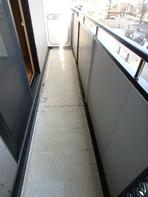 ��ʌ��������܎s�Y�a���؍�T���ڂ̃e���X�n�E�X�̃o���R�j�[