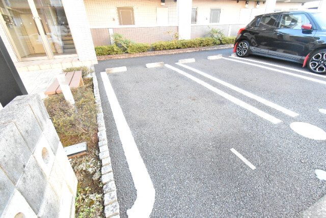 ��ʌ�����s�˒˂T���ڂ̃}���V�����̒��ԏ�