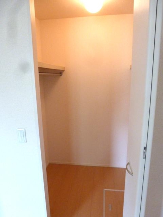 ��ʌ������s���]�U���ڂ̃A�p�[�g�̎��[