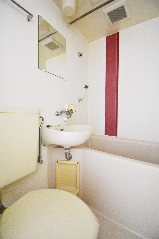 ��ʌ�����s��c�{�̃A�p�[�g�̃o�X