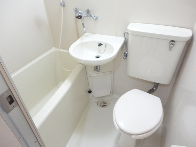 ��ʌ��������܎s�k����i���R���ڂ̃A�p�[�g�̃o�X