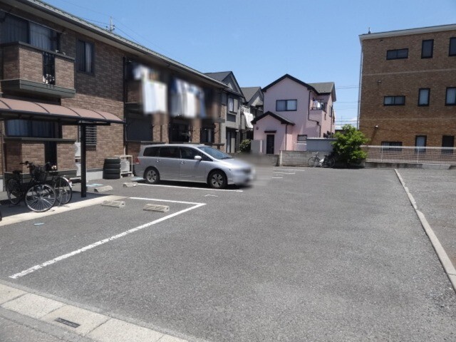 ��ʌ��������܎s�k����i���P���ڂ̃A�p�[�g�̒��ԏ�