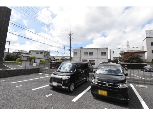 ��ʌ�����s�O�c�a�P���ڂ̃}���V�����̒��ԏ�