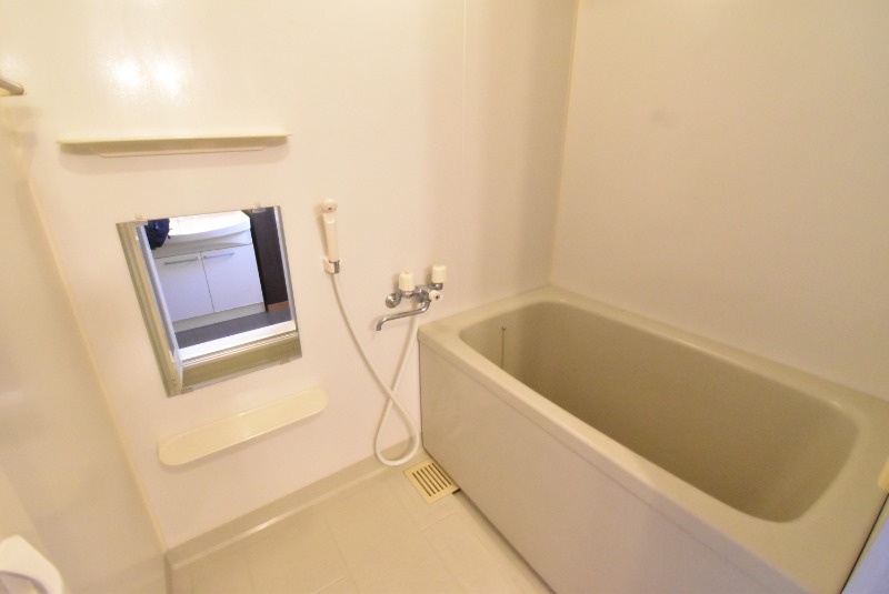 ��ʌ��������܎s�Y�a�搣����Q���ڂ̃A�p�[�g�̃o�X