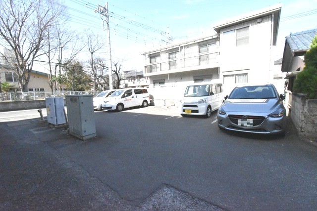 ��ʌ��������܎s�k����i���Q���ڂ̃}���V�����̒��ԏ�