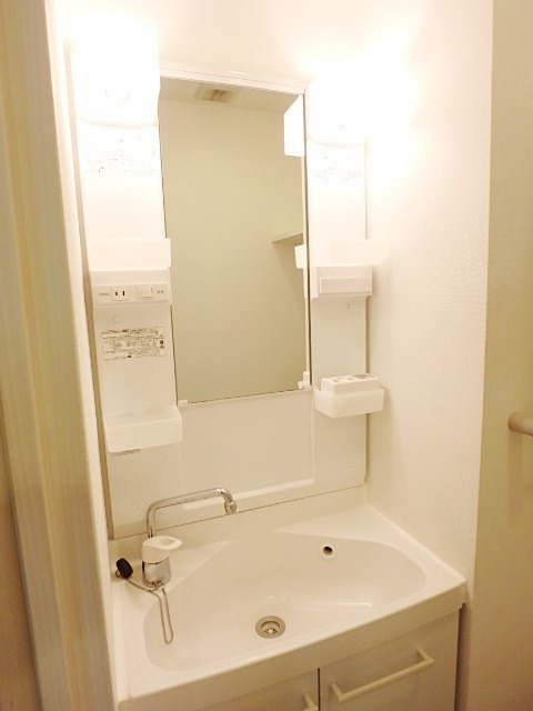 ��ʌ��������܎s��{����ؒ��Q���ڂ̃}���V�����̐��ʏ�