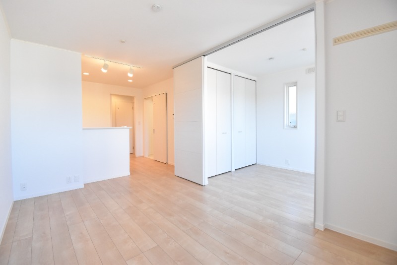 ��ʌ�����s�˒˂T���ڂ̃A�p�[�g�̋��ԁE���r���O