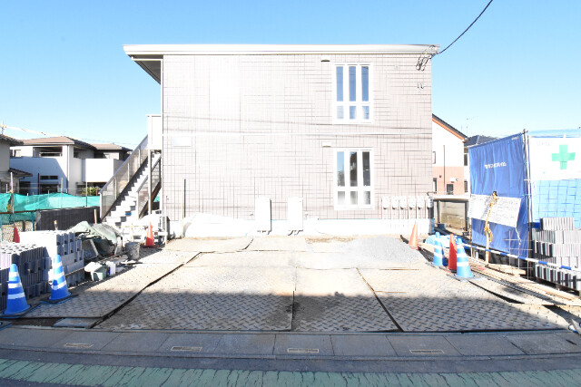 ��ʌ�����s�˒˂T���ڂ̃A�p�[�g�̒��ԏ�