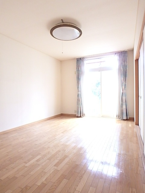 ��ʌ��������܎s��{��V�����Q���ڂ̃A�p�[�g�̋��ԁE���r���O