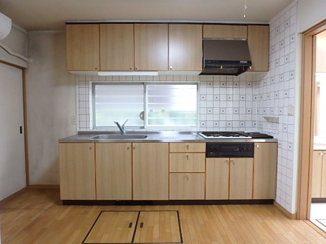 ��ʌ��������܎s��{��V�����Q���ڂ̃A�p�[�g�̃L�b�`��