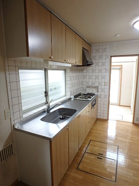 ��ʌ��������܎s��{��V�����Q���ڂ̃A�p�[�g�̃L�b�`��