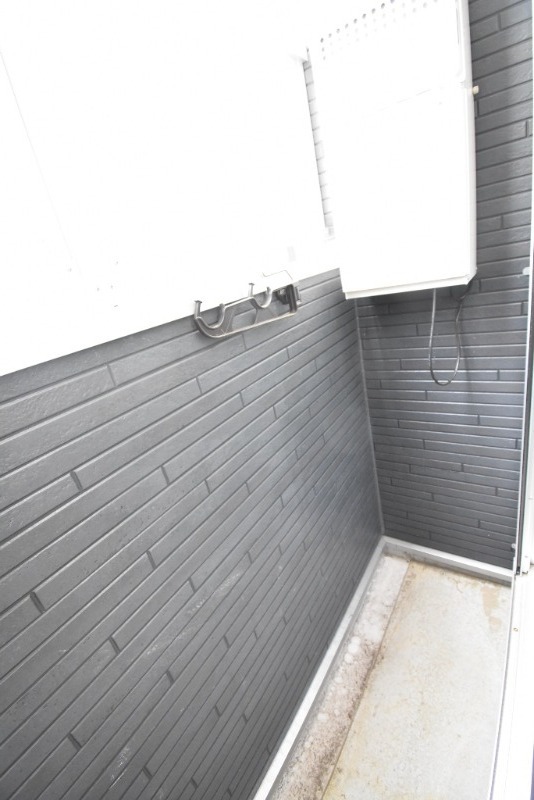 ��ʌ��������܎s�k��{�����Q���ڂ̃A�p�[�g�̃o���R�j�[