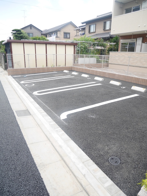 ��ʌ��������܎s�k��g�쒬�Q���ڂ̃A�p�[�g�̒��ԏ�