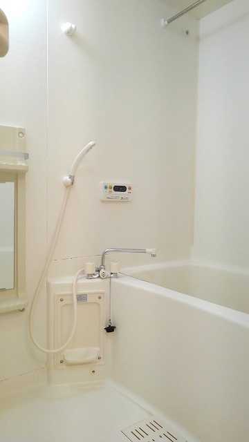 ��ʌ��@�c�s����Q���ڂ̃A�p�[�g�̃o�X