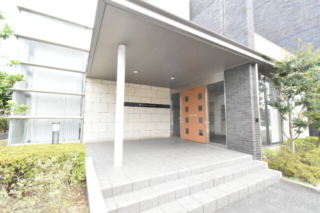 ��ʌ������s�����S���ڂ̃}���V�����̃G���g�����X