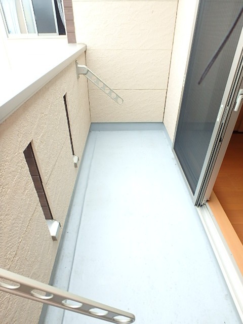 ��ʌ��������܎s����O���T���ڂ̃e���X�n�E�X�̃o���R�j�[