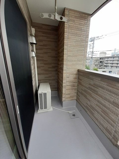 ��ʌ��������܎s��{����ؒ��S���ڂ̃A�p�[�g�̃o���R�j�[