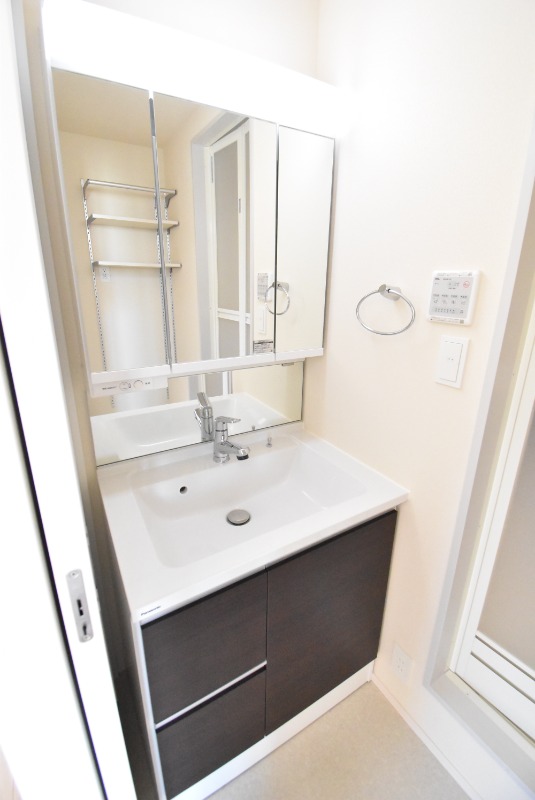 ��ʌ��������܎s��{��{���R���ڂ̃}���V�����̐��ʏ�