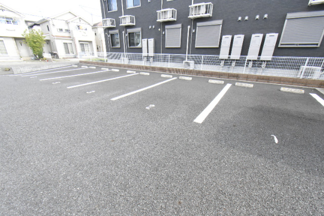 ��ʌ��@�c�s���m�؂P���ڂ̃A�p�[�g�̒��ԏ�