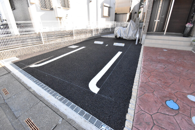 ��ʌ�����s�˒˓�P���ڂ̃A�p�[�g�̒��ԏ�