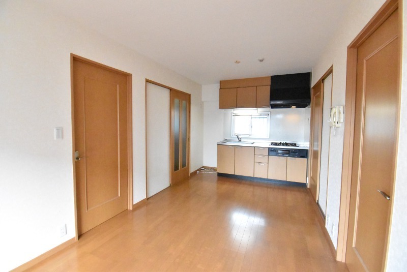 ��ʌ�����s�k����P���ڂ̃}���V�����̋��ԁE���r���O