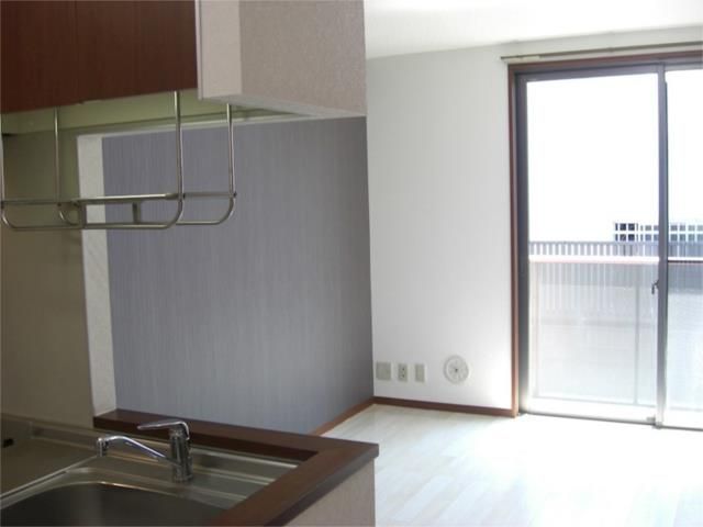 ��ʌ��������܎s���撆���P���ڂ̃A�p�[�g�̋��ԁE���r���O