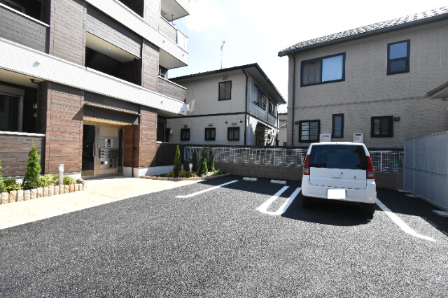 ��ʌ��������܎s����厚�w��̃A�p�[�g�̒��ԏ�