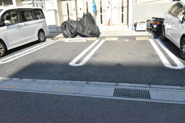 ��ʌ�����s�厚���s���̃A�p�[�g�̒��ԏ�