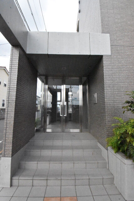 ��ʌ�����s�k����P���ڂ̃}���V�����̃G���g�����X