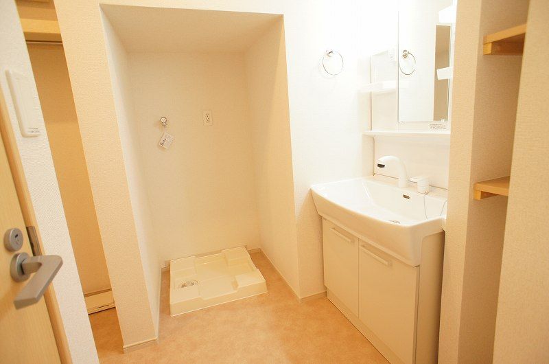 ��ʌ�����s�厚���s���̃A�p�[�g�̐��ʏ�