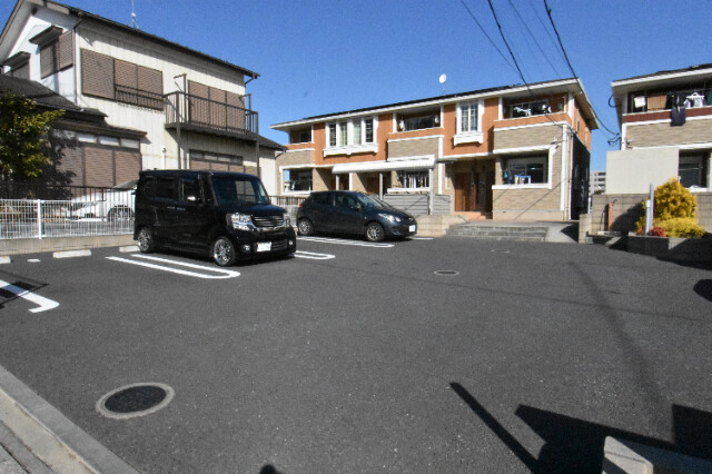 ��ʌ��������܎s������厚�ۃ���̃A�p�[�g�̒��ԏ�