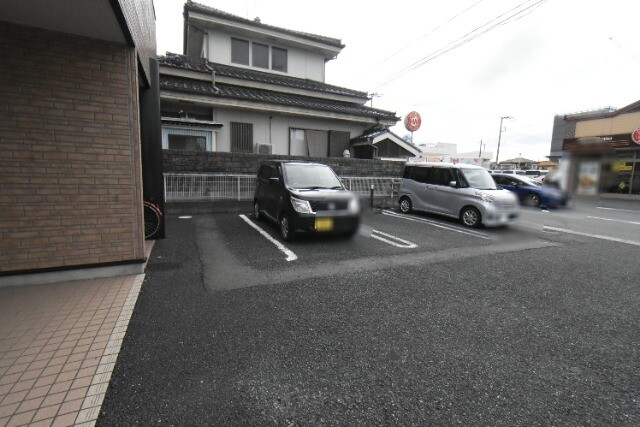 ��ʌ��@�c�s���S���ڂ̃}���V�����̒��ԏ�