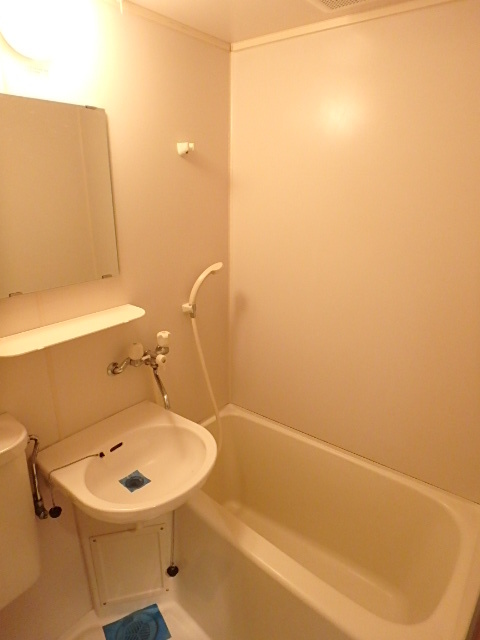 ��ʌ�����s�厚�����̃A�p�[�g�̐��ʏ�