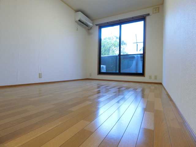 ��ʌ��@�c�s���m�؂S���ڂ̃A�p�[�g�̋����E���r���O