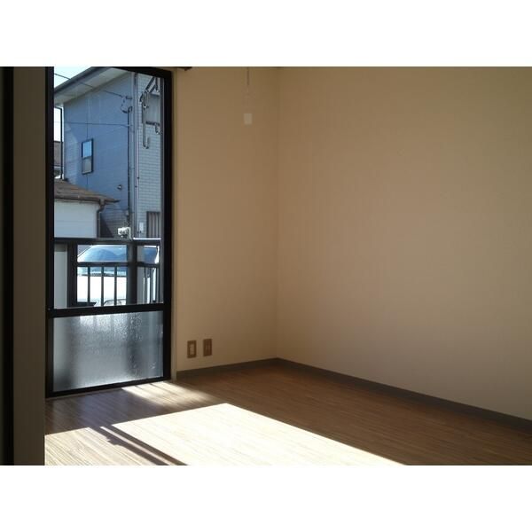 ��ʌ��@�c�s���m�؂Q���ڂ̃A�p�[�g�̐Q��