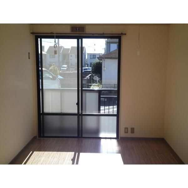 ��ʌ��@�c�s���m�؂Q���ڂ̃A�p�[�g�̃o���R�j�[