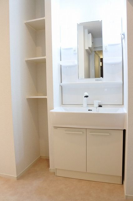 ��ʌ�����s�厚���s���̃A�p�[�g�̐��ʏ�