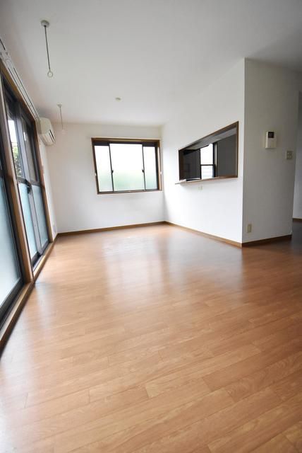 ��ʌ��������܎s��{��O���P���ڂ̃e���X�n�E�X�̋��ԁE���r���O