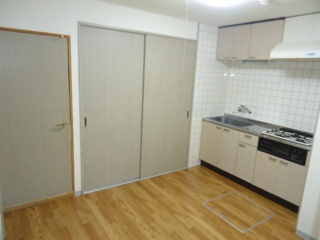 ��ʌ�����s���s���R���ڂ̃}���V�����̋��ԁE���r���O