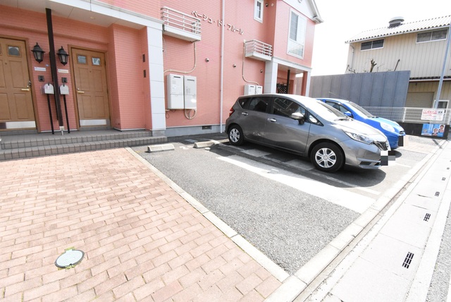 ��ʌ��������܎s����厚�y���̃A�p�[�g�̒��ԏ�