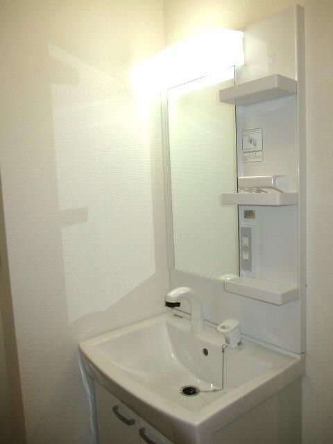 ��ʌ�����s�厚�����̃A�p�[�g�̐��ʏ�