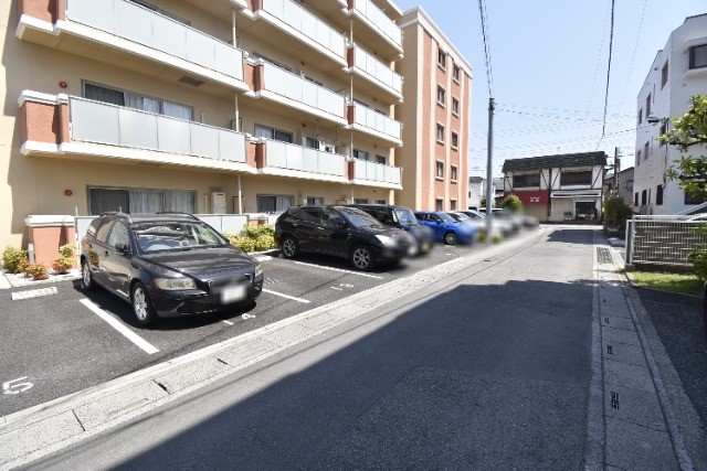 ��ʌ��������܎s��{��听���R���ڂ̃}���V�����̒��ԏ�