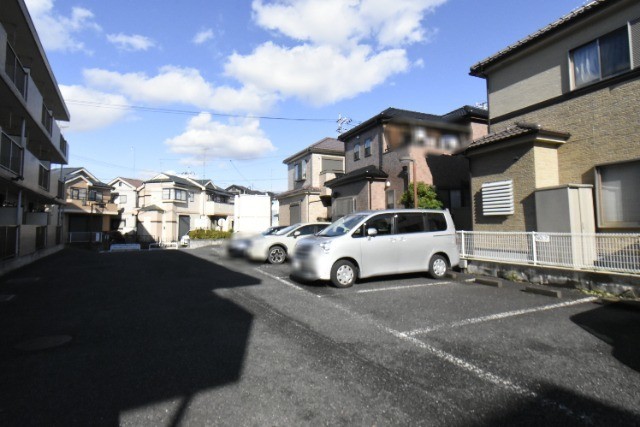 ��ʌ�����s��c�{�̃}���V�����̒��ԏ�